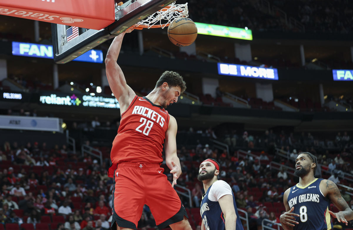 Rockets center Alperen Sengun dunks the ball during the third quarter against the Pelicans.